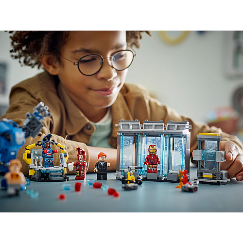 Конструктор LEGO Super Heroes Лабораторія Залізної Людини: зал обладунків