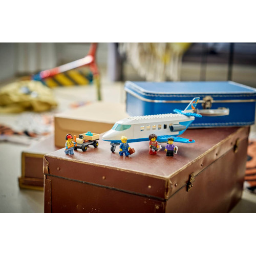 Конструктор LEGO City Пасажирський літак