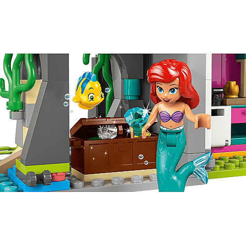 Конструктор LEGO Disney Princess Замок принцеси та королівські улюбленці