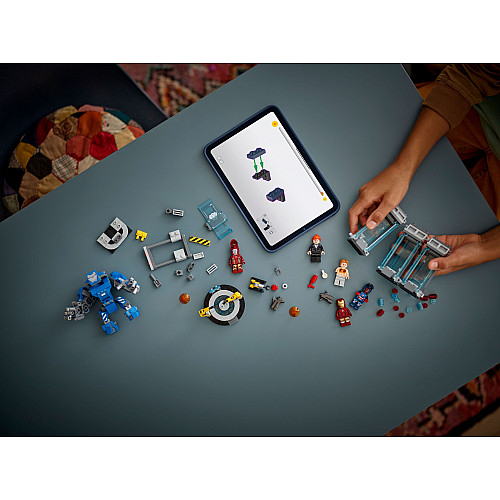 Конструктор LEGO Super Heroes Лабораторія Залізної Людини: зал обладунків