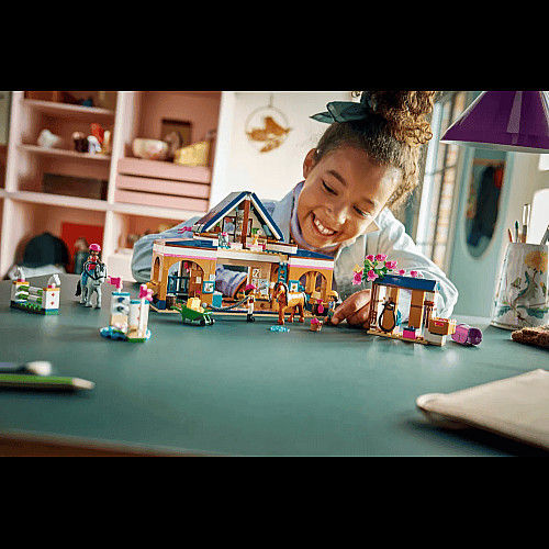 Конструктор LEGO Friends Кінна стайня і академія верхової їзди