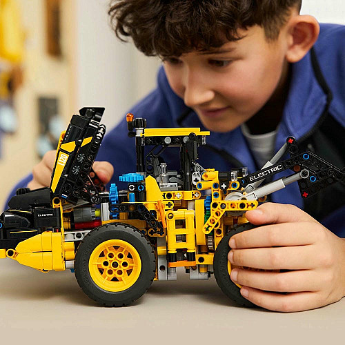 Конструктор LEGO Technic Колесный погрузчик Volvo L120 Electric