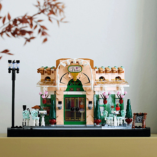 Конструктор LEGO Icons Французское кафе