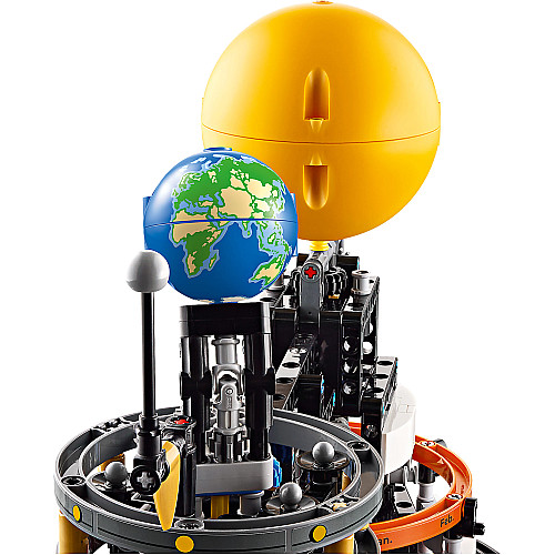 Конструктор LEGO Technic Земля та Місяць на орбіті