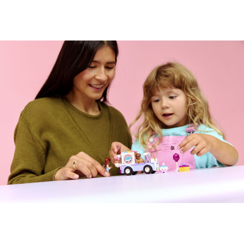 Конструктор LEGO Friends Автомобіль для доставки тортів з єдинорогами