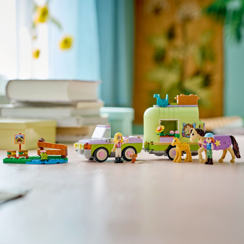 Конструктор LEGO Friends Причіп для коня й лошати