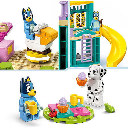Конструктор LEGO Bluey Веселощі з Блуї та Хлоєю на ігровому майданчику