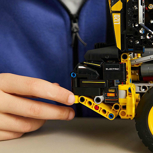 Конструктор LEGO Technic Колесный погрузчик Volvo L120 Electric