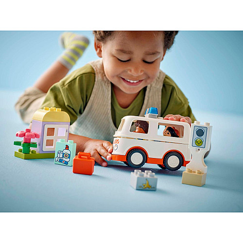Конструктор LEGO DUPLO Town Швидка допомога та водій