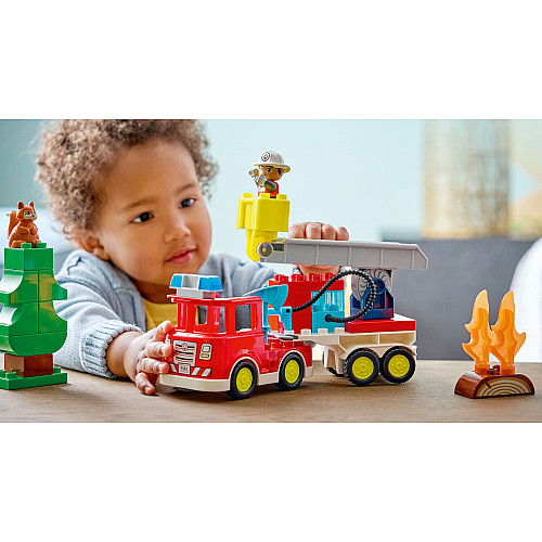 Конструктор LEGO DUPLO Town Пожарная машина со шлангом и пожарным