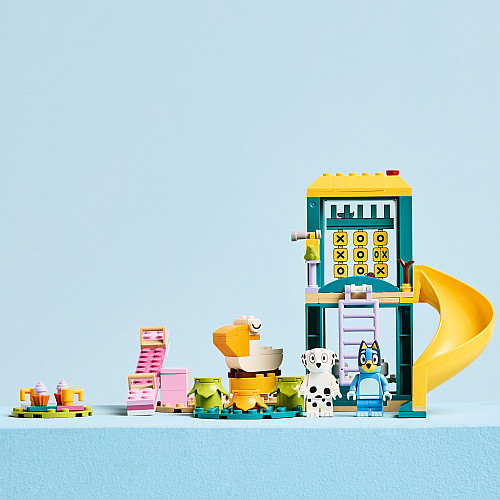 Конструктор LEGO Bluey Веселощі з Блуї та Хлоєю на ігровому майданчику