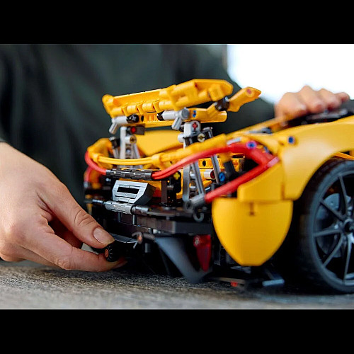 Конструктор LEGO Technic McLaren P1