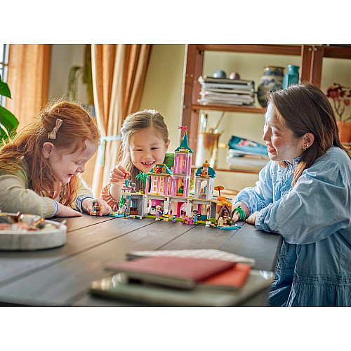 Конструктор LEGO Disney Princess Замок принцеси та королівські улюбленці