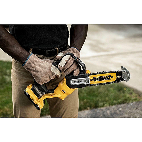 Пила ланцюгова акумуляторна DeWalt 18В XR Li-lon 8.6м/с шина 20см 2.1кг без АКБ та ЗП