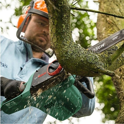 Пила цепная сетевая Bosch UniversalChain 35 35см 1800Вт цепь Oregon 4.2кг