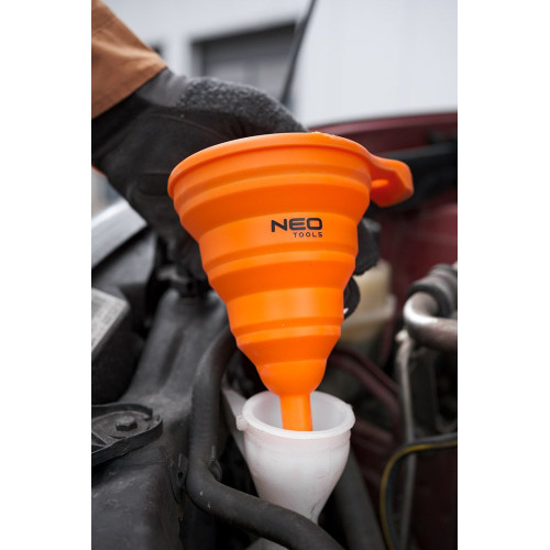 Лійка автомобільна Neo Tools (воронка)  145х105мм силікон, складна 0.85кг