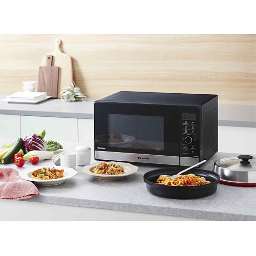 Микроволновая печь инверторная с грилем Panasonic, 23л, 1000Вт, дисплей, черный