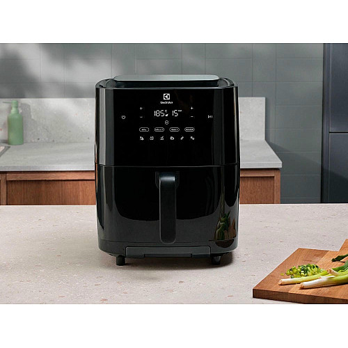Мультипечь Electrolux 1800Вт, чаша-6.8л, сенсорное управление, 6 авто. программ, пара, пластик, черный