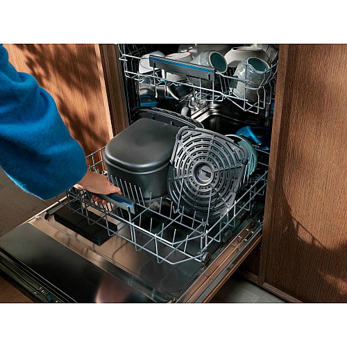 Мультипечь Electrolux 1800Вт, чаша-6.8л, сенсорное управление, 6 авто. программ, пара, пластик, черный