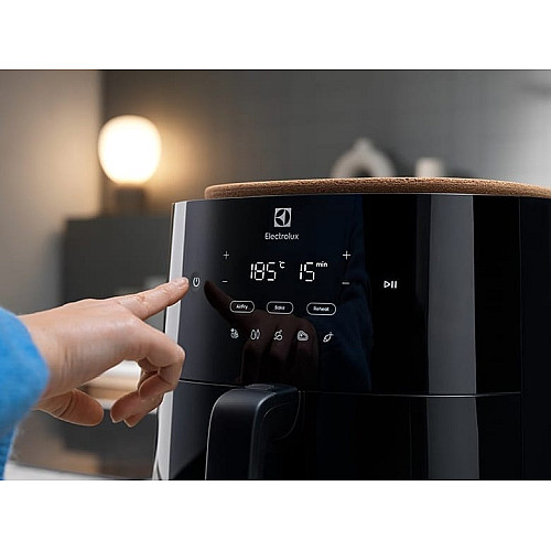 Мультипіч Electrolux 1500Вт, чаша-5л, сенсорне керування, 5 авто. програм, пластик, чорний