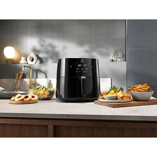 Мультипіч Electrolux 1500Вт, чаша-5л, сенсорне керування, 5 авто. програм, пластик, чорний