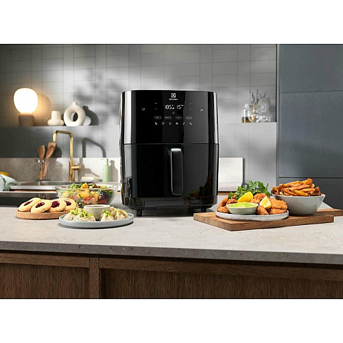 Мультипечь Electrolux 1800Вт, чаша-6.8л, сенсорное управление, 6 авто. программ, пара, пластик, черный