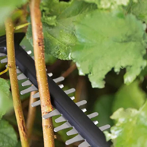 Кусторез аккумуляторный Bosch UniversalHedgeCut 18V-50 18В АКБ 1х2.5А·час 50мм шаг реза 20мм ЗП AL1830CV 2.6кг
