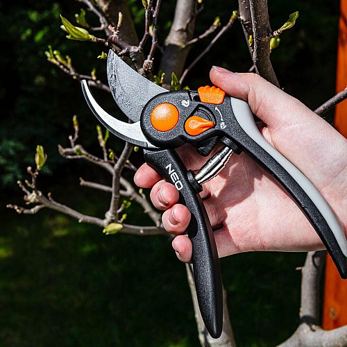 Секатор площинний Neo Tools, D різу 18мм, 200мм, 248г