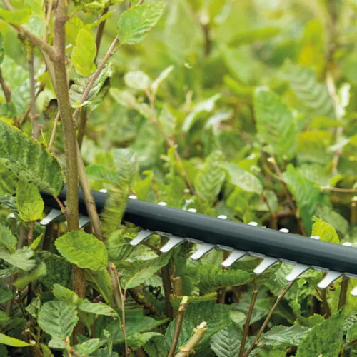 Кущоріз акумуляторний Bosch UniversalHedgeCut 18V-50 18В 50мм крок різу 20мм 2.3кг без АКБ та ЗП