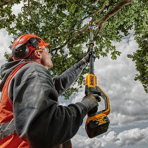 Высоторез цепной аккумуляторный DeWalt 18В шина 20см штанга 180-280см 4.0кг без АКБ и ЗП