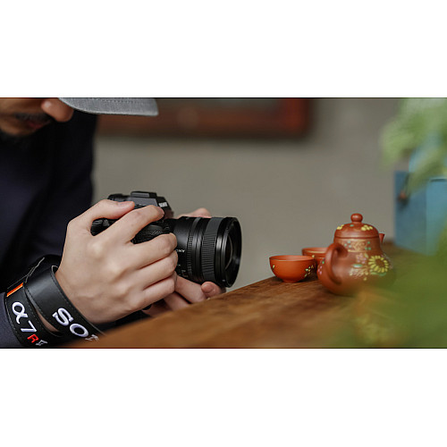 Об'єктив Sony 16mm f/1.8 G для NEX FF