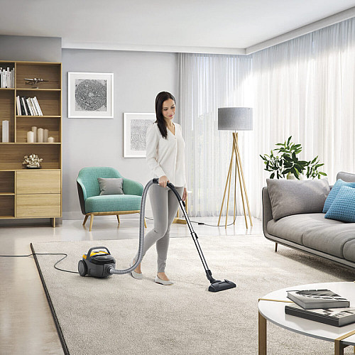 Пилосос Electrolux контейнерний, 600Вт, конт пил -0.92л, 3 насадки, жовтий