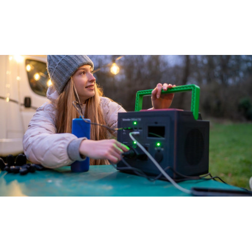 Портативна електростанція Schneider Electric OffGrid Portable Power Station 730, 700 Вт, 738 Вт/год, Wireless Charge