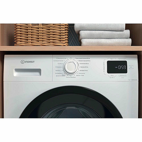 Стиральная машина Indesit фронтальная, 7кг, 1200, A+++, 49.6см, дисплей, пара, инвертор, черный люк, белый