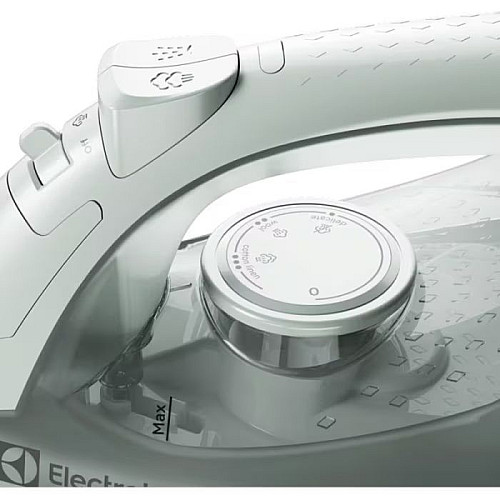 Праска Electrolux компактна, 2000Вт, 200мл, паровий удар 80гр, керам. підошва, зелений