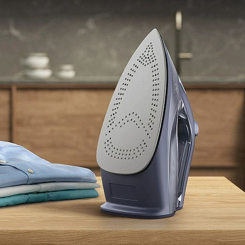 Утюг Electrolux, 2500Вт, 330мл, паровой удар 200гр, керам. подошва, голубой