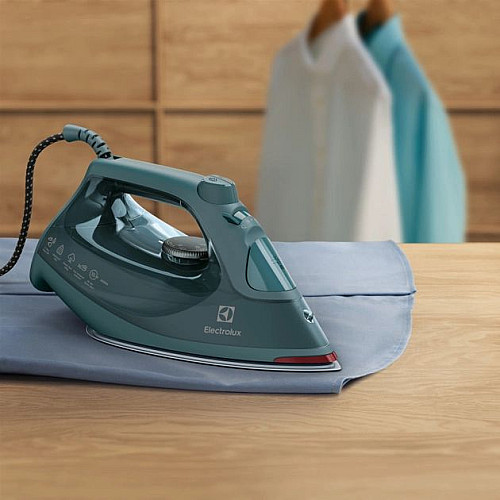 Праска Electrolux, 2600Вт, 330мл, паровий удар 210гр, керам. підошва, зелений
