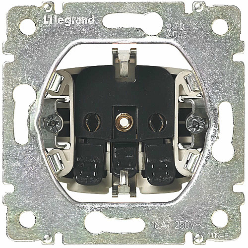 Розетка Schuko со шторками Legrand Valena Classic, 16А, 250V, автоматические клеммы, белый