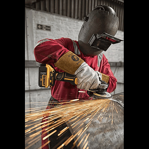Шлифмашина угловая аккумуляторная DeWalt XR Li-lon 18B 125мм 9000об/мин кейс 1.74кг без АКБ и ЗП