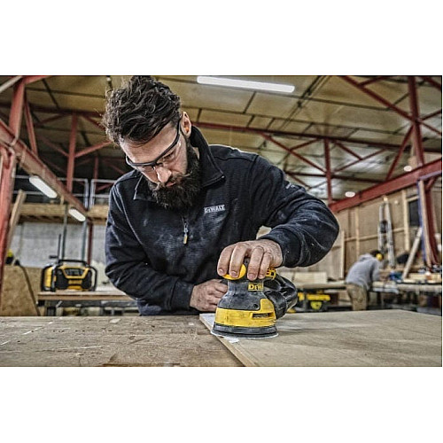 Шлифмашина эксцентриковая DeWalt 280Вт 8000-12000об/мин 125мм амплитуда 2.6мм 1.28кг