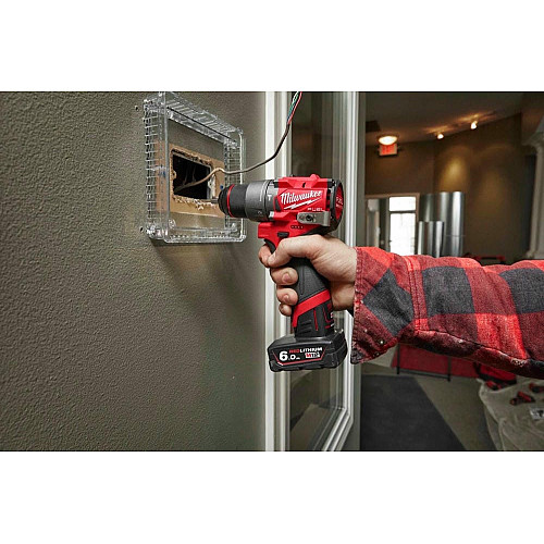 Набор из двух аккумуляторных инструментов Milwaukee M12 FPP2A2-402X шуруповерт-дрель M12 FPD2-0 вертолет M12 FID2-0 акб М12 2х4А·час ЗП C12C кейс
