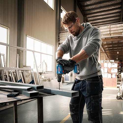 Шуруповерт-дрель ударная аккумуляторная Bosch Professional GSB 183-LI 18В 1х2А·час 21-56Нм 374-1815об/мин кейс 1.2кг