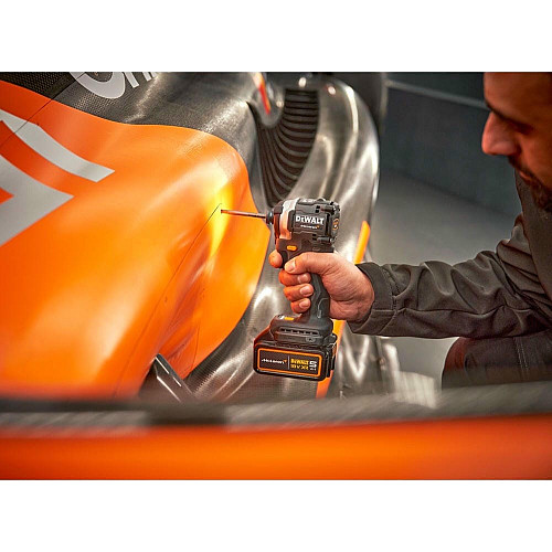 Шуруповерт-дрель ударная аккумуляторная DeWALT McLaren F1 TEAM LIMITED EDITION 18В 2х5А·час 205Нм 1000-2800-3250об/мин кейс ЗП 1.0кг