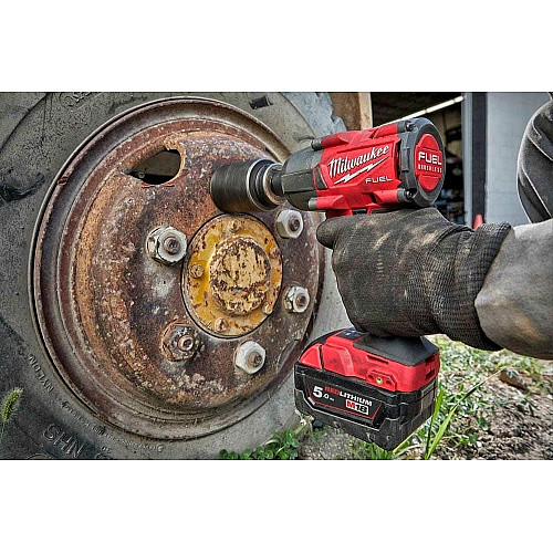 Гайковерт ударный аккумуляторный Milwaukee M18 FMTIW2F12-502X 18В АКБ 2х5А·час 881Нм 0-2575об/мин 1/2