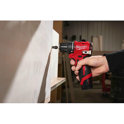 Шуруповерт-дрель аккумуляторная Milwaukee M12 BLDDRC-202C 12В 2х2А·час 40Нм 0-550-1700об/мин ЗП C12C кейс 1.2кг