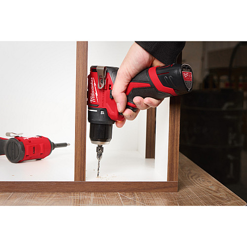 Шурупокрут-дриль акумуляторний Milwaukee M12 BLDDRC-201BRF 12В 2А·год 40Нм 0-1700об/хв ЗП С12 сумка 0.98кг