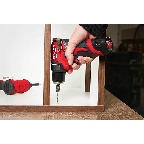 Шуруповерт-дрель аккумуляторная Milwaukee M12 BLDDRC-202C 12В 2х2А·час 40Нм 0-550-1700об/мин ЗП C12C кейс 1.2кг