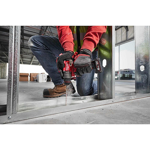 Набор из двух аккумуляторных инструментов Milwaukee M12 FPP2A2-402X шуруповерт-дрель M12 FPD2-0 вертолет M12 FID2-0 акб М12 2х4А·час ЗП C12C кейс