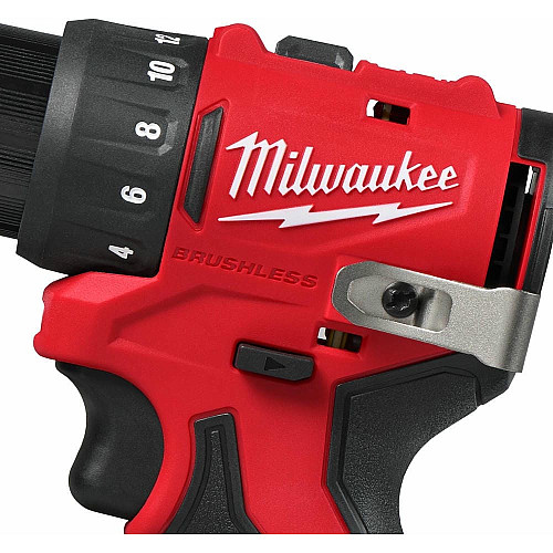 Шуруповерт-дрель аккумуляторная Milwaukee M12 BLDDRC-202C 12В 2х2А·час 40Нм 0-550-1700об/мин ЗП C12C кейс 1.2кг