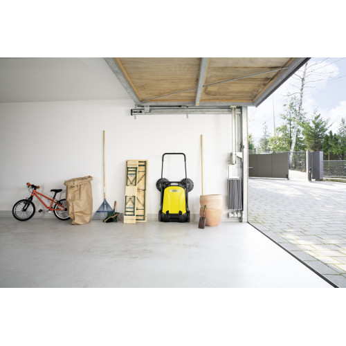 Підмітальна машина Karcher S 4 Twin ручна захват 68см контейнер 20л 10.2кг